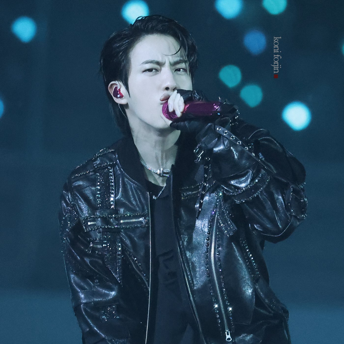 Momen yang diabadikan oleh penggemar Jin (BTS)