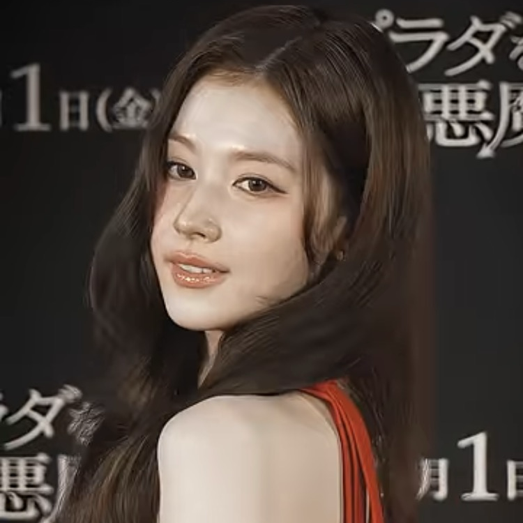 Sana (TWICE)的最新活动照片