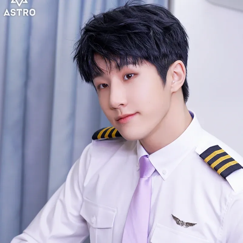 Latest photo of Jinjin (ASTRO)