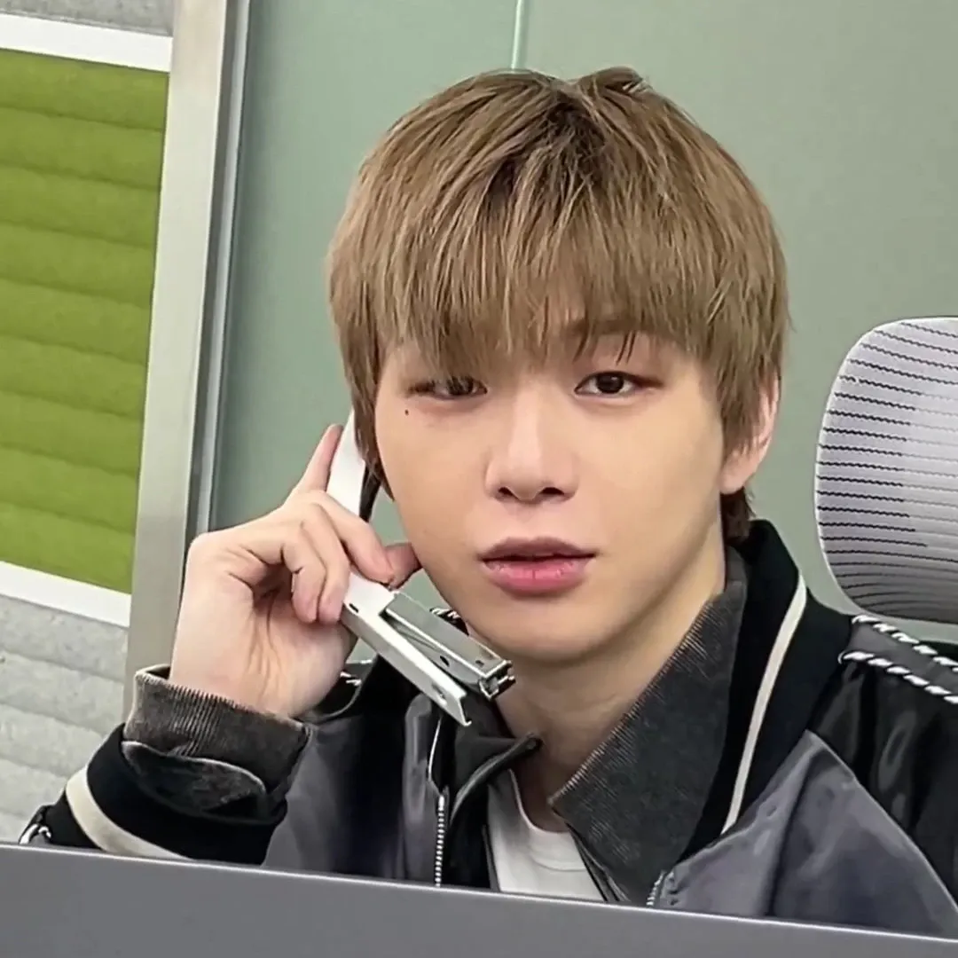 강다니엘의 비하인드 컷