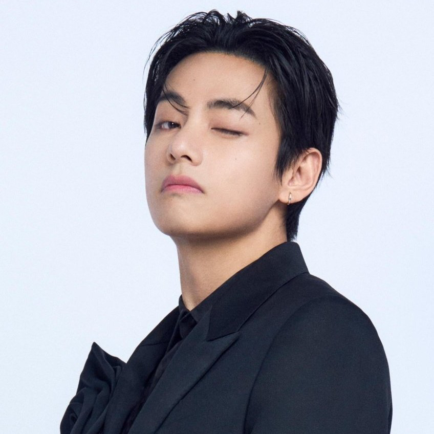 Behind-the-scenes cut of V (BTS)