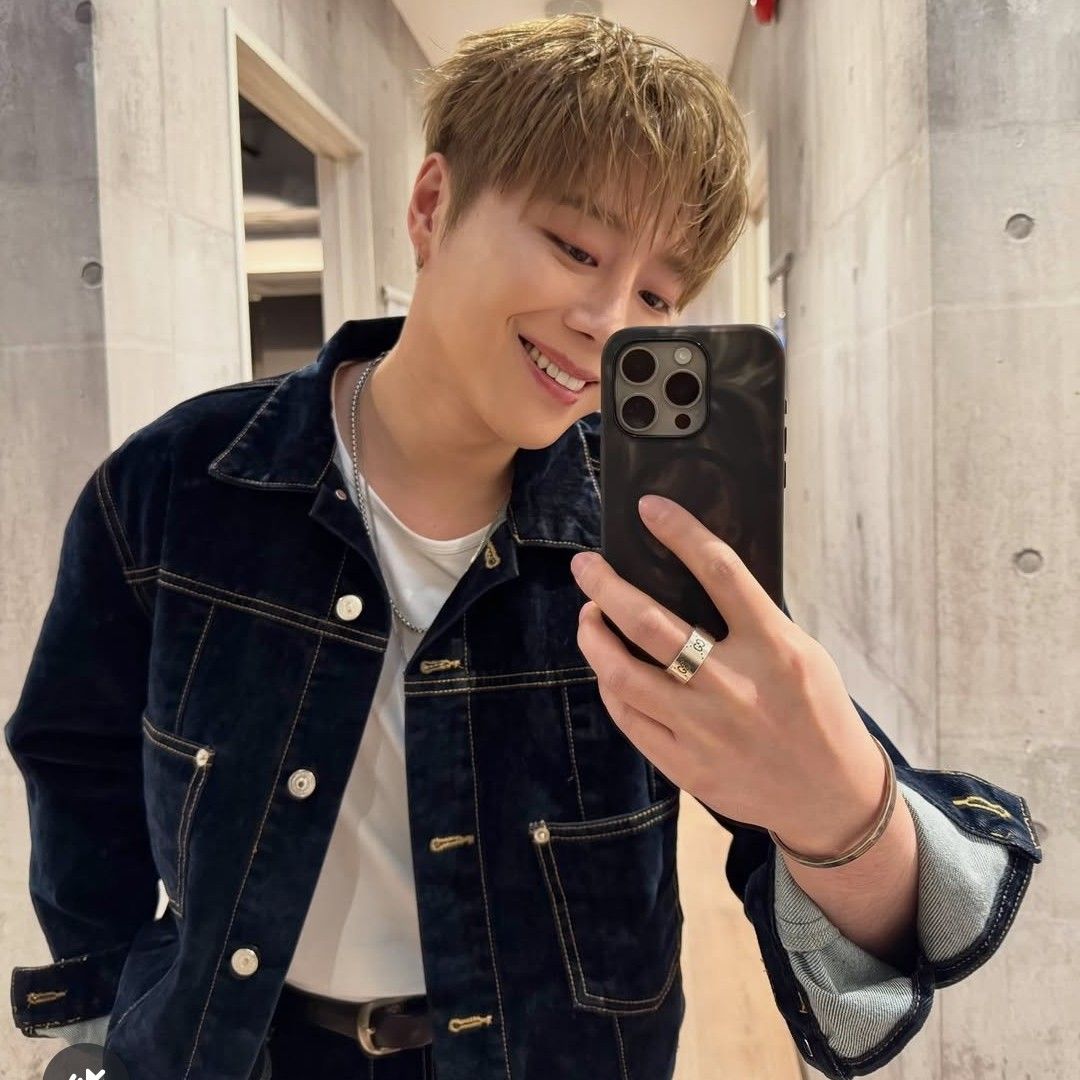 Behind-the-scenes cut of Uijin