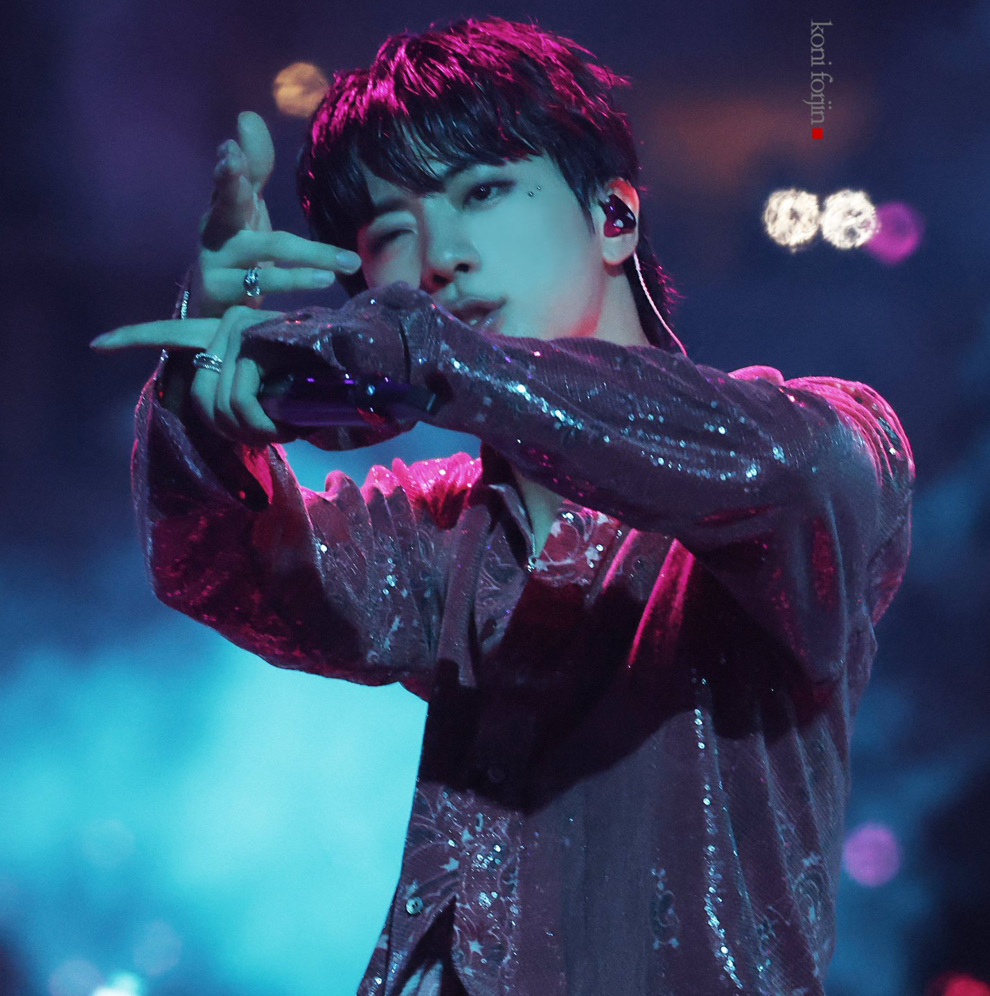 Foto aktivitas terbaru Jin (BTS)