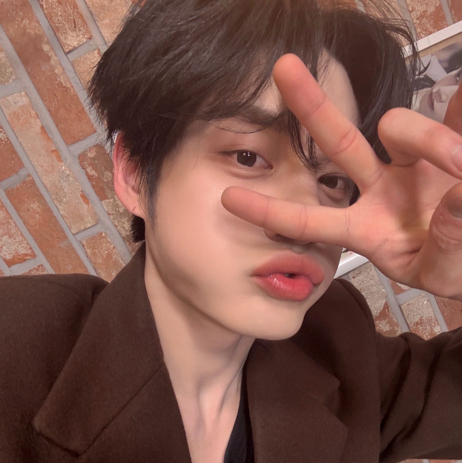 Foto terbaru Kim Jiwoong (ZEROBASEONE)