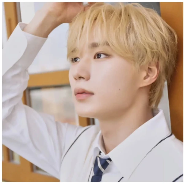 Signature photo of Kim Junseo (ALPHA DRIVE ONE) capturing their charm