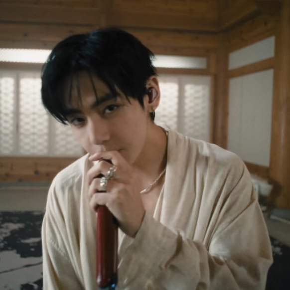 뷔 (방탄소년단)의 비하인드 컷