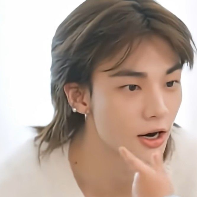 Behind-the-scenes cut of Hyunjin (Stray Kids)