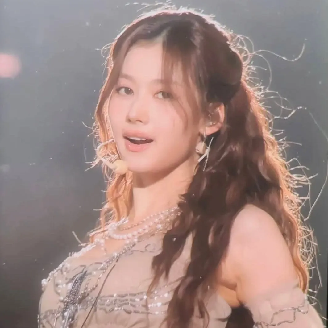 Potret di balik layar Sana (TWICE)