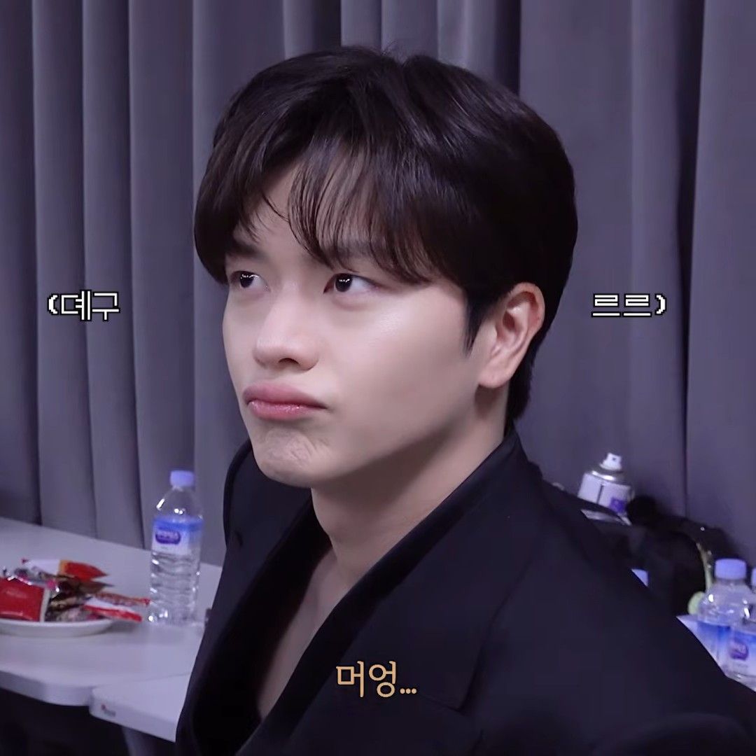 Behind-the-scenes cut of Yook Sungjae (BTOB)