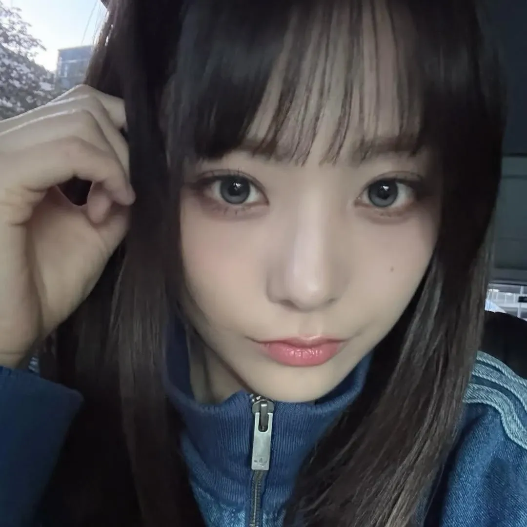 Behind-the-scenes cut of Siyeon (QWER)