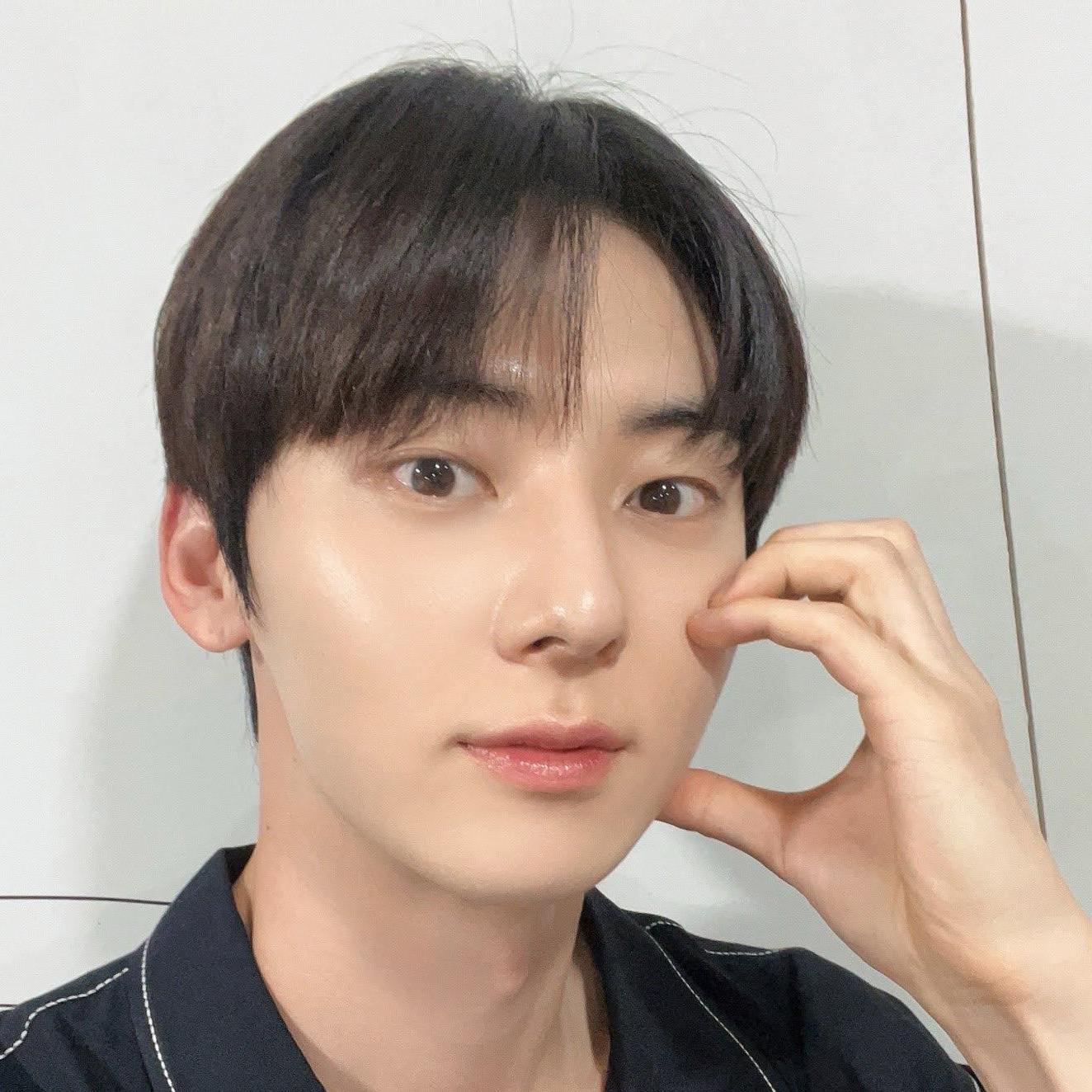 A moment captured by Hwang Minhyun's fan