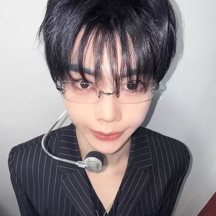 Recent activity shot of Park Gunwook (ZEROBASEONE)
