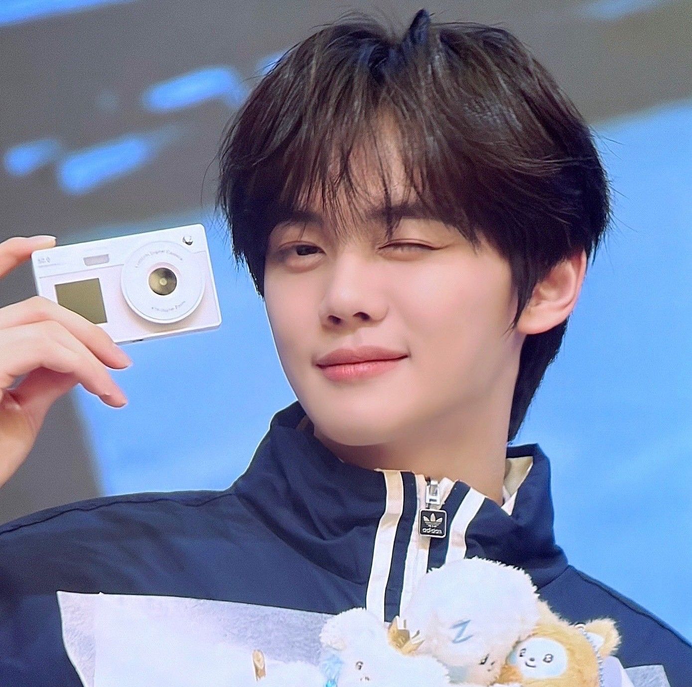 Latest photo of Kim Gyuvin (ZEROBASEONE)