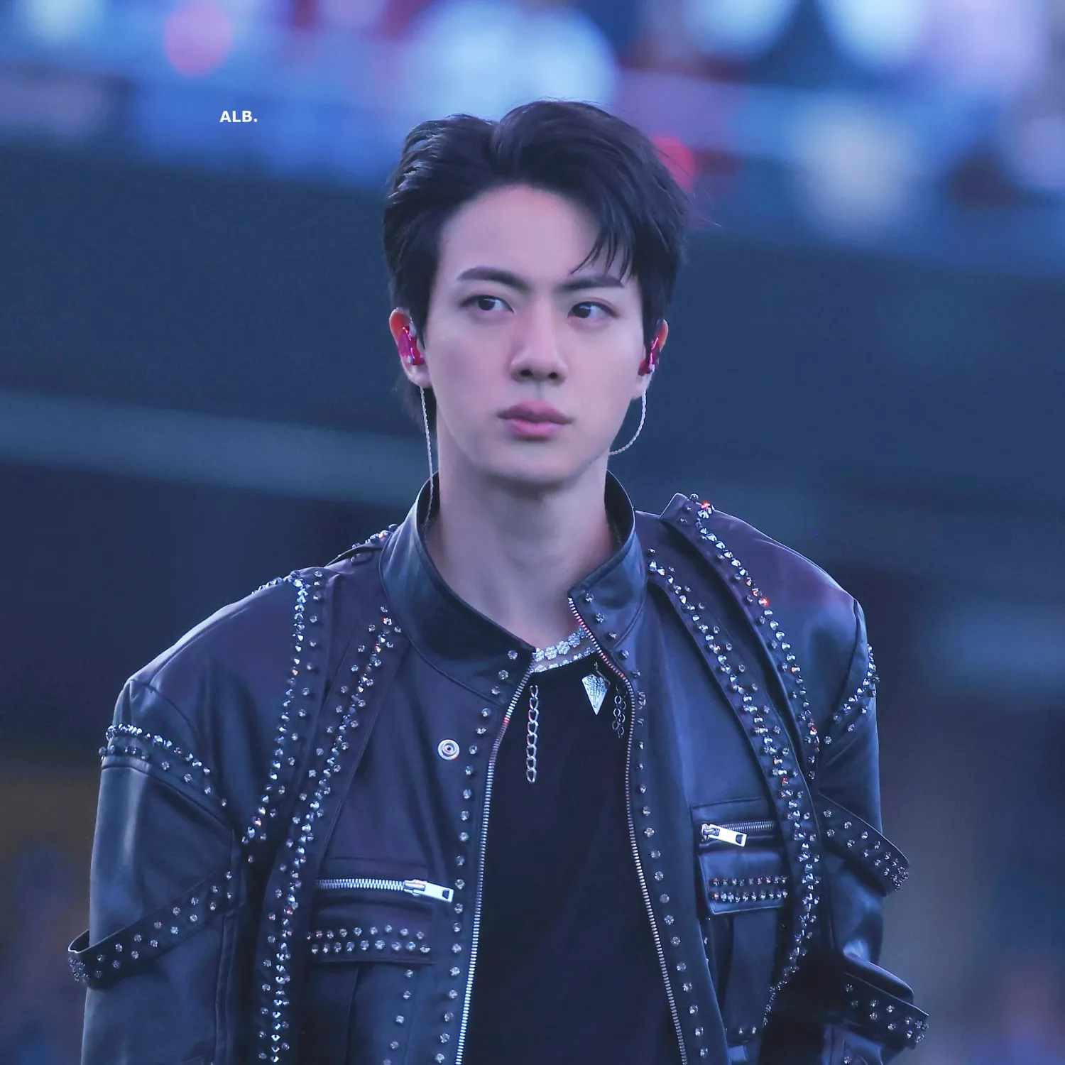 Foto aktivitas terbaru Jin (BTS)