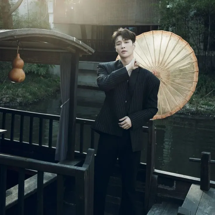 Latest photo of Lay (EXO)