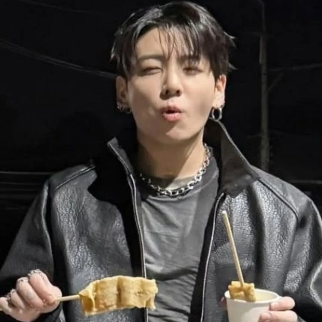 Foto aktivitas terbaru Jungkook (BTS)