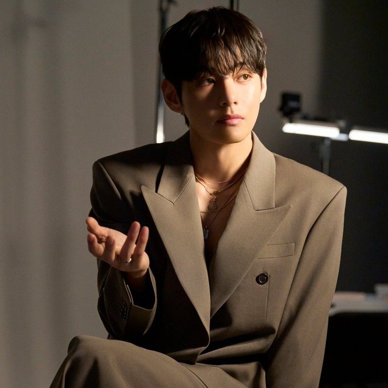 뷔 (방탄소년단)의 최신 사진