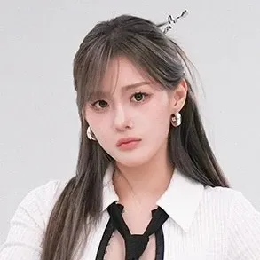 金采炫 (Kep1er)的最新照片