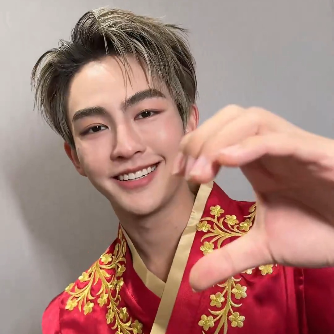 Behind-the-scenes cut of Heart (BUS)