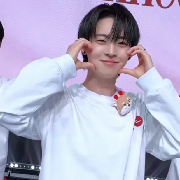 曉珍 (ONF)的最新照片