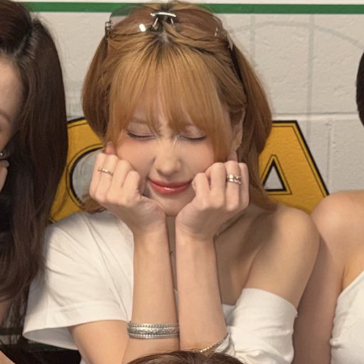 Potret di balik layar Momo (TWICE)