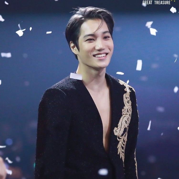 Behind-the-scenes cut of EXO