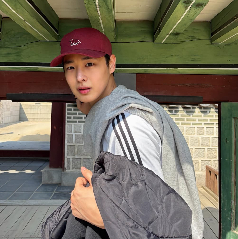 Latest photo of Choi Byungchan
