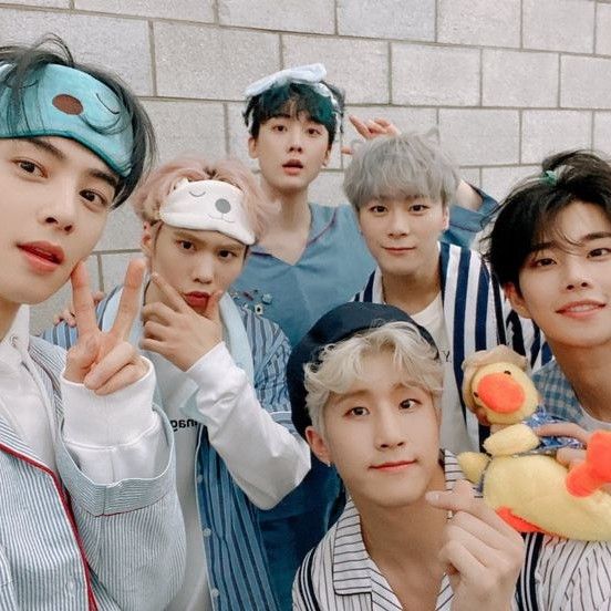 Latest photo of Jinjin (ASTRO)