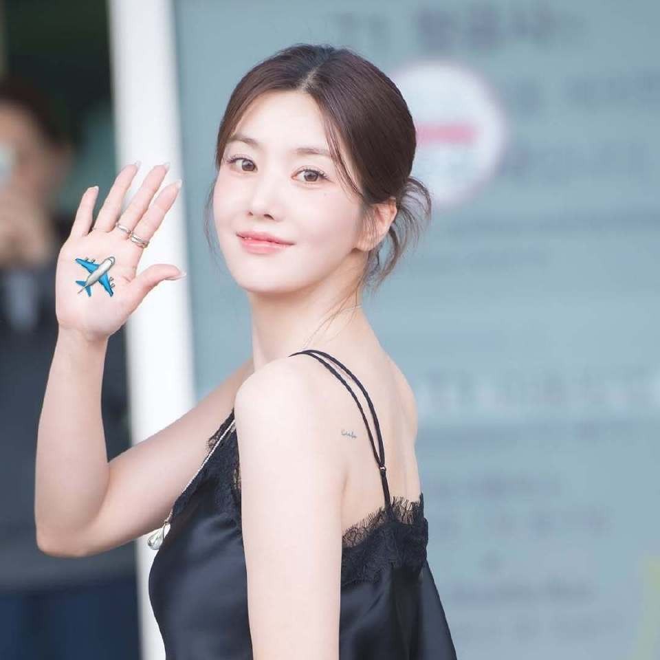 Behind-the-scenes cut of Kwon Eunbi