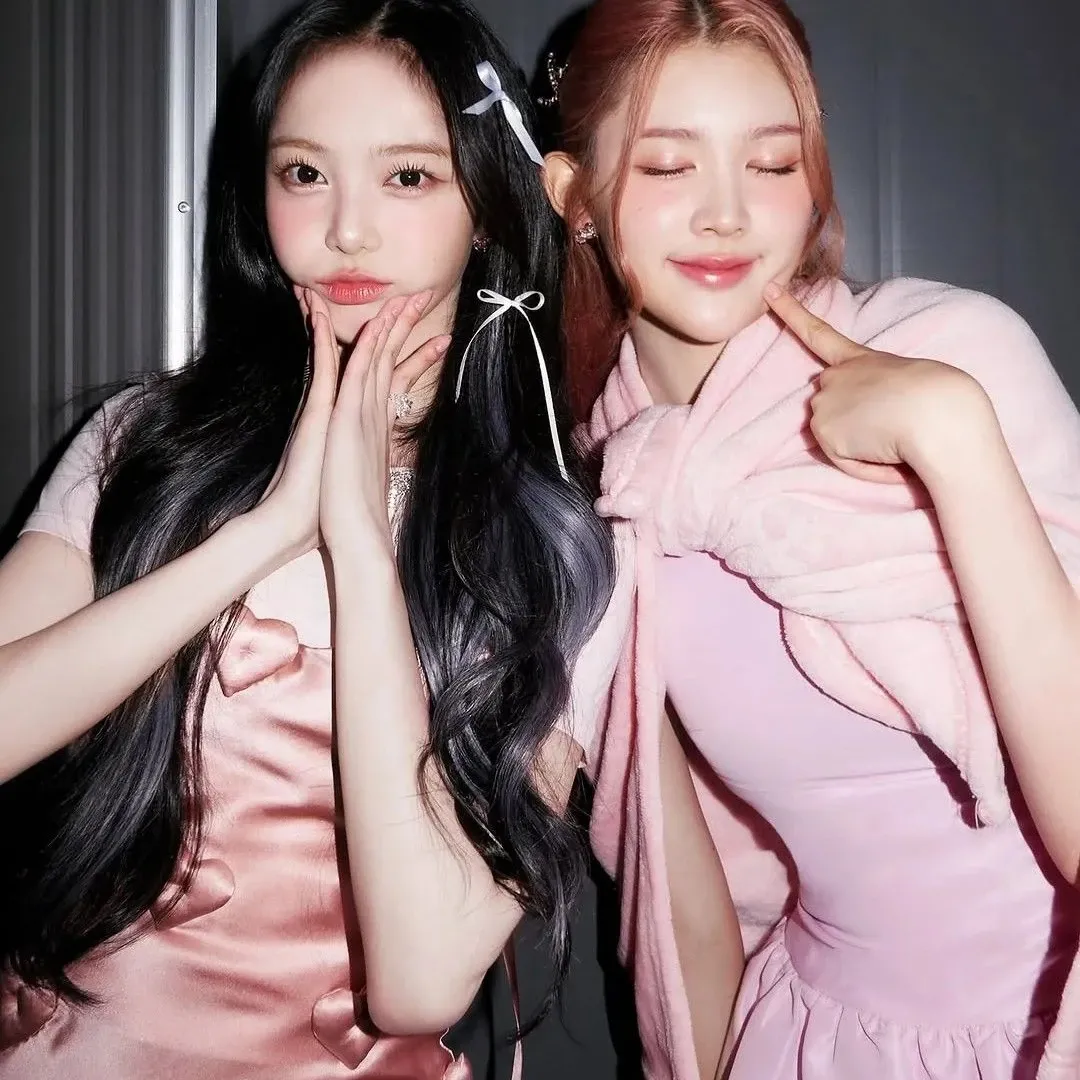 A moment captured by Stella (Hearts2Hearts)'s fan