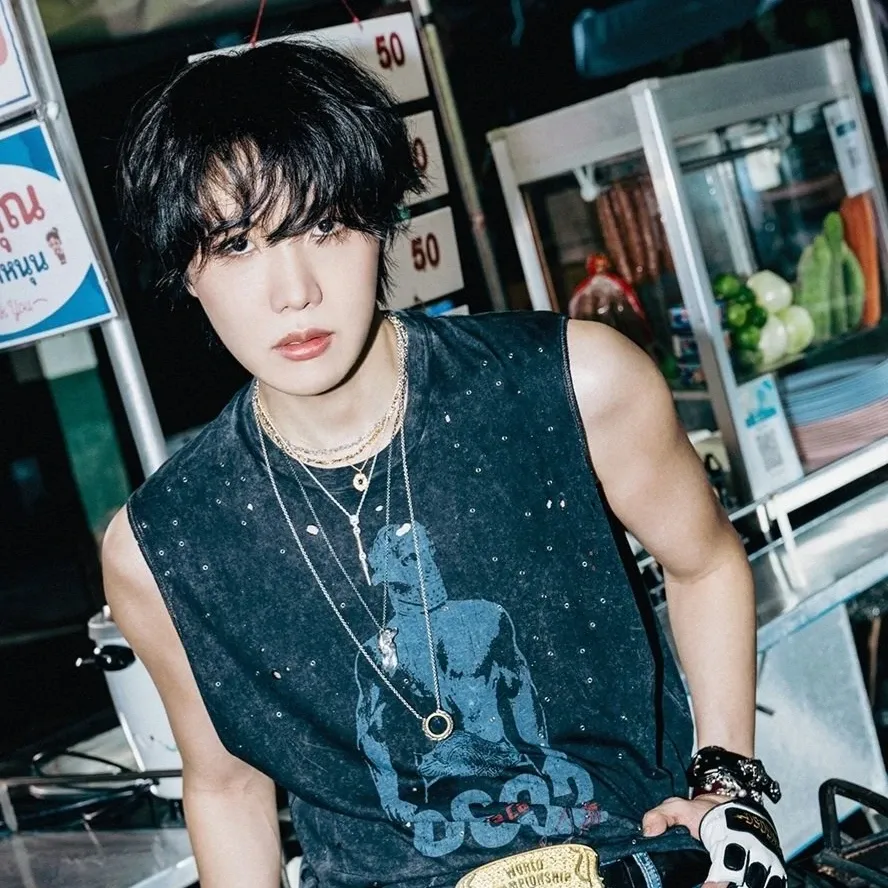 Foto aktivitas terbaru j-hope (BTS)