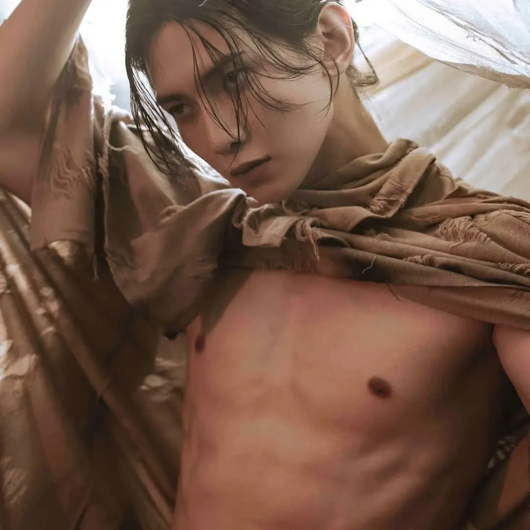 Recent activity shot of Yeosang (ATEEZ)