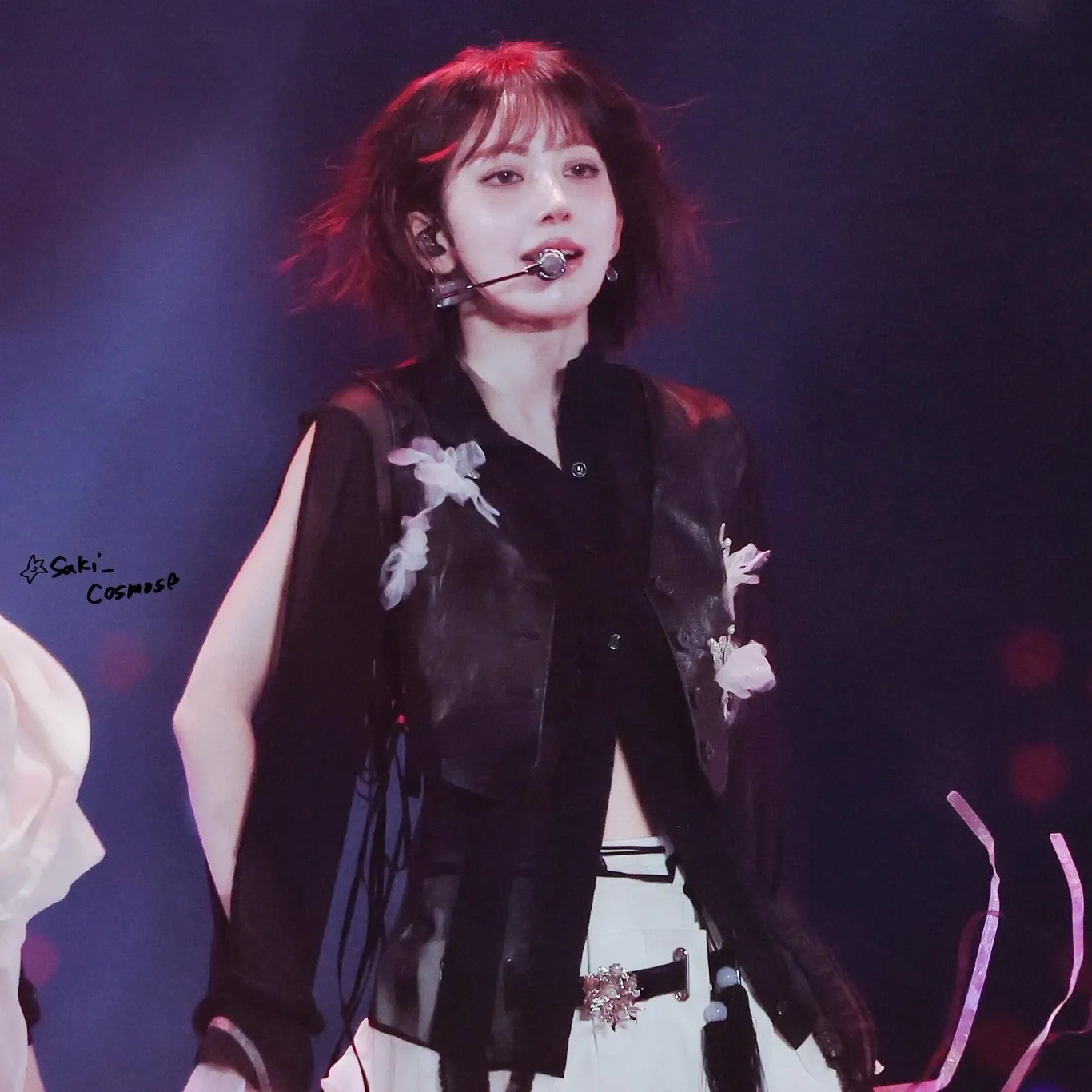 Behind-the-scenes cut of Sakura (LE SSERAFIM)