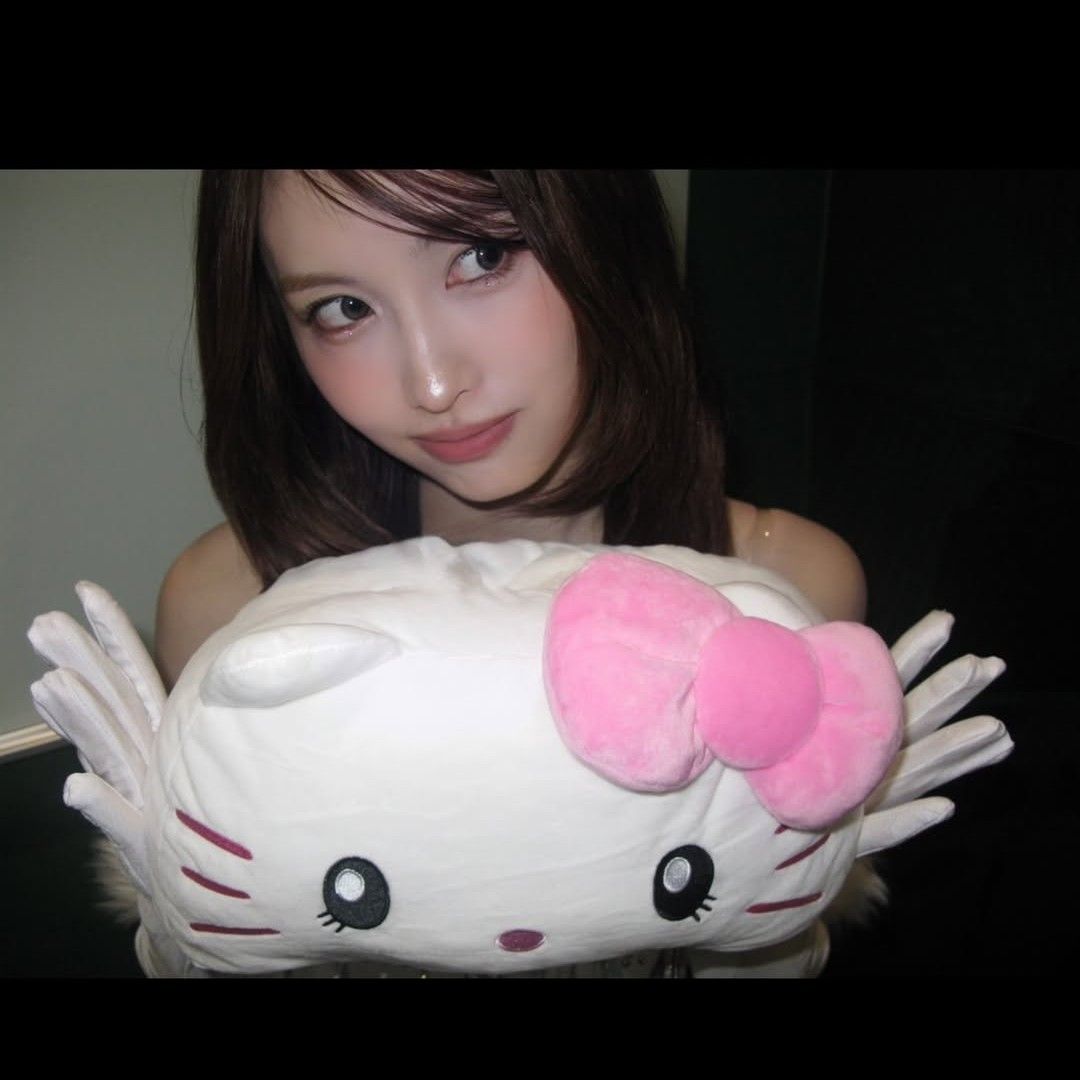 Recent activity shot of Momo (TWICE)