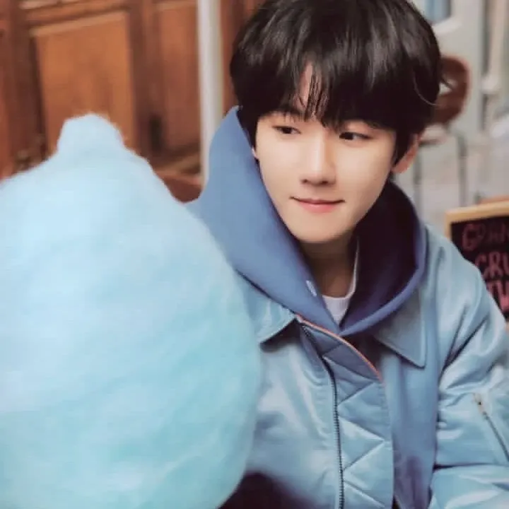 Behind-the-scenes cut of EXO