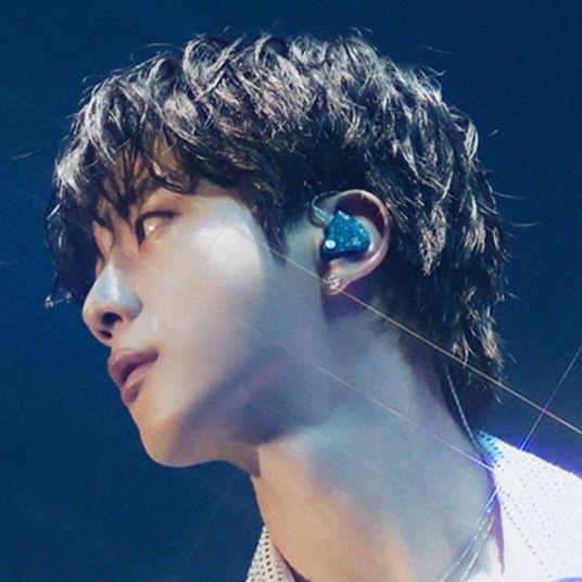 Foto aktivitas terbaru Jin (BTS)