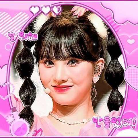 Signature photo of VIVIZ capturing their charm