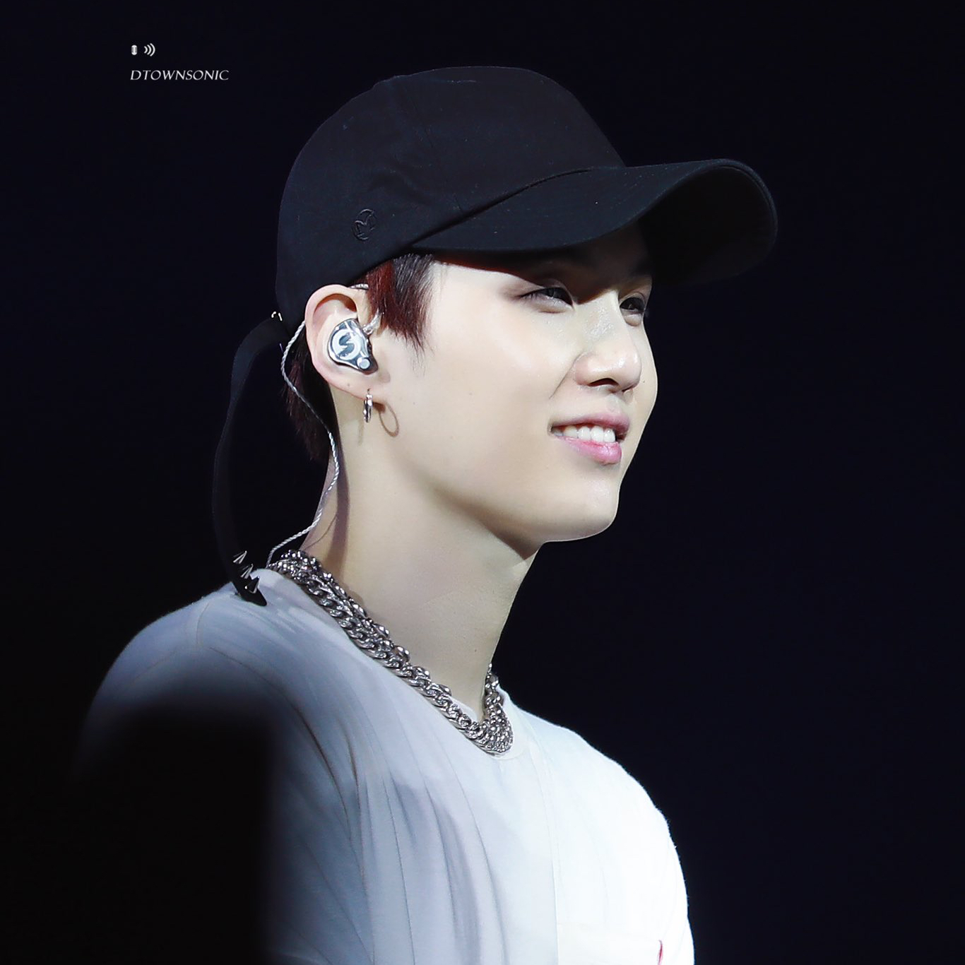Foto aktivitas terbaru SUGA (BTS)