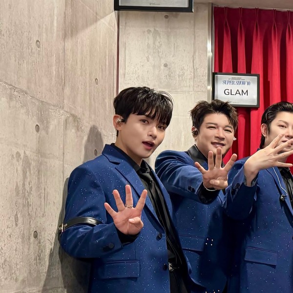 今天在最爱偶像中闪耀的Super Junior代表照片