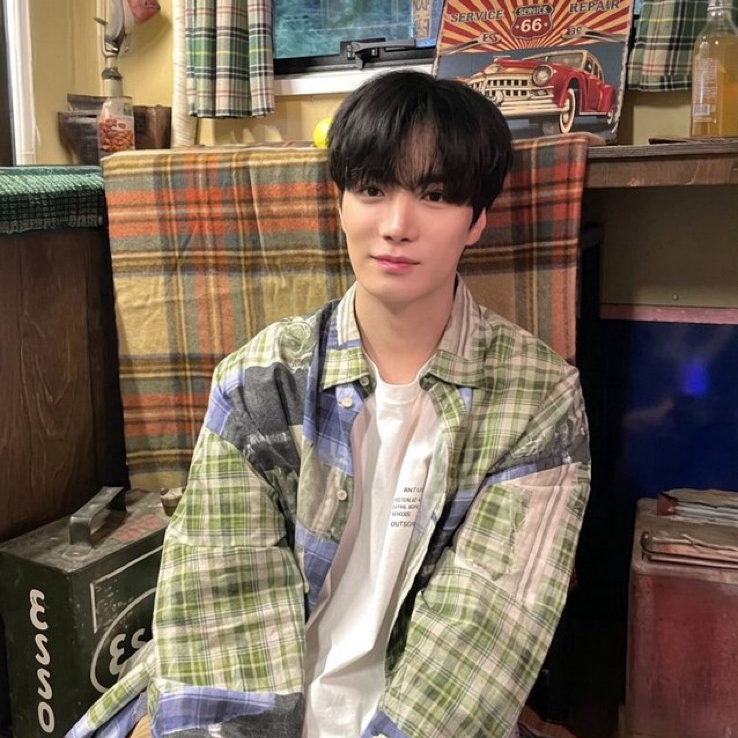 A moment captured by Kim Jonghyeon's fan