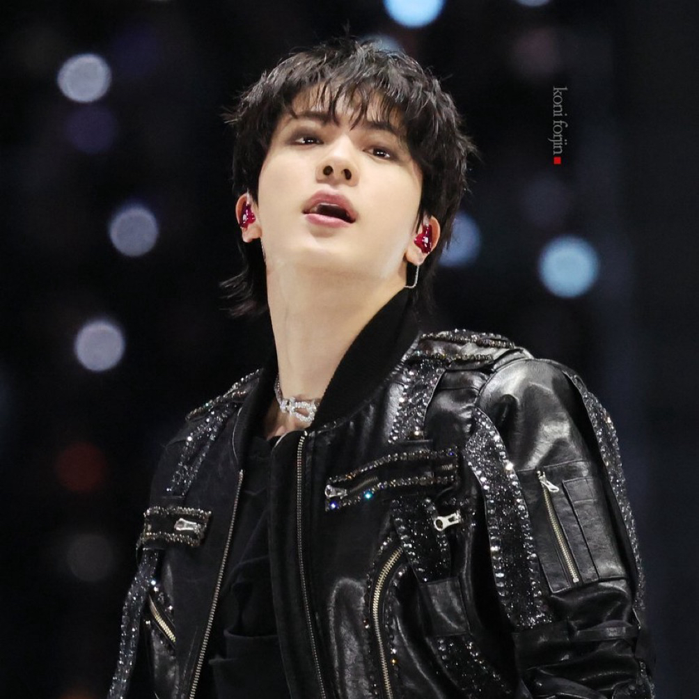 진 (방탄소년단)의 최신 사진