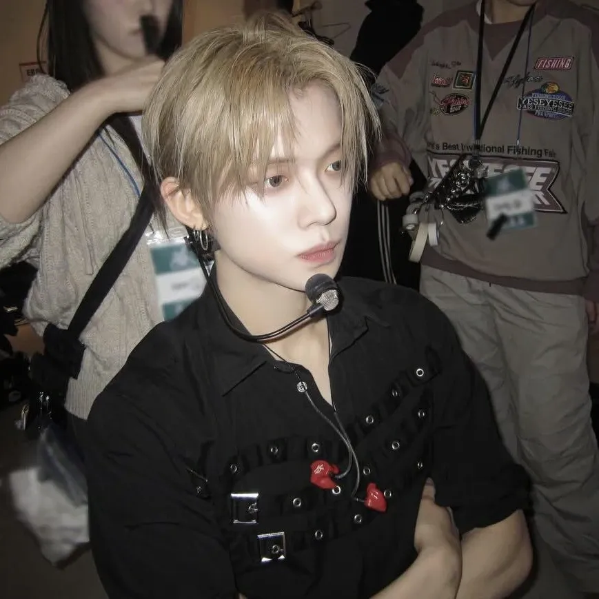 然竣 (TOMORROW X TOGETHER)的幕后花絮