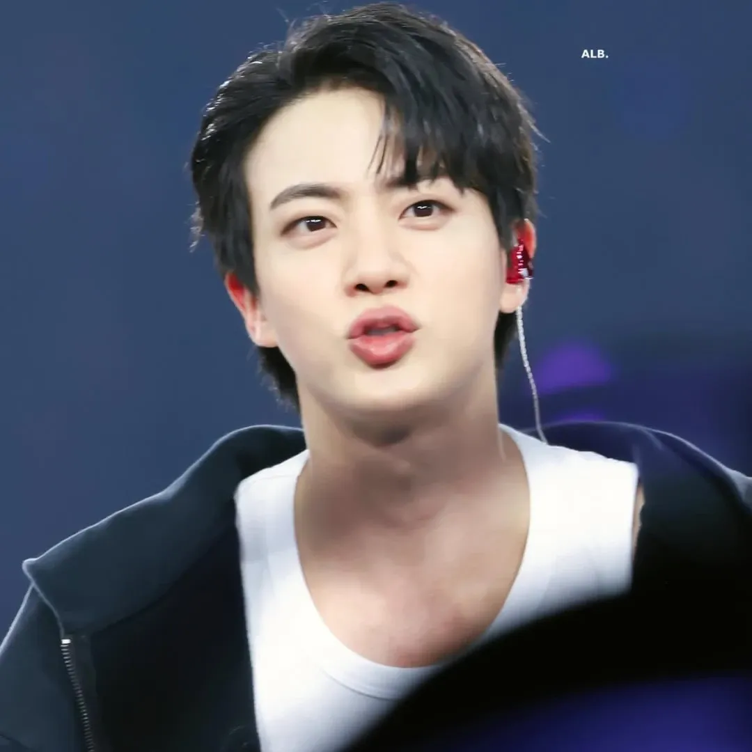 진 (방탄소년단)의 최신 사진
