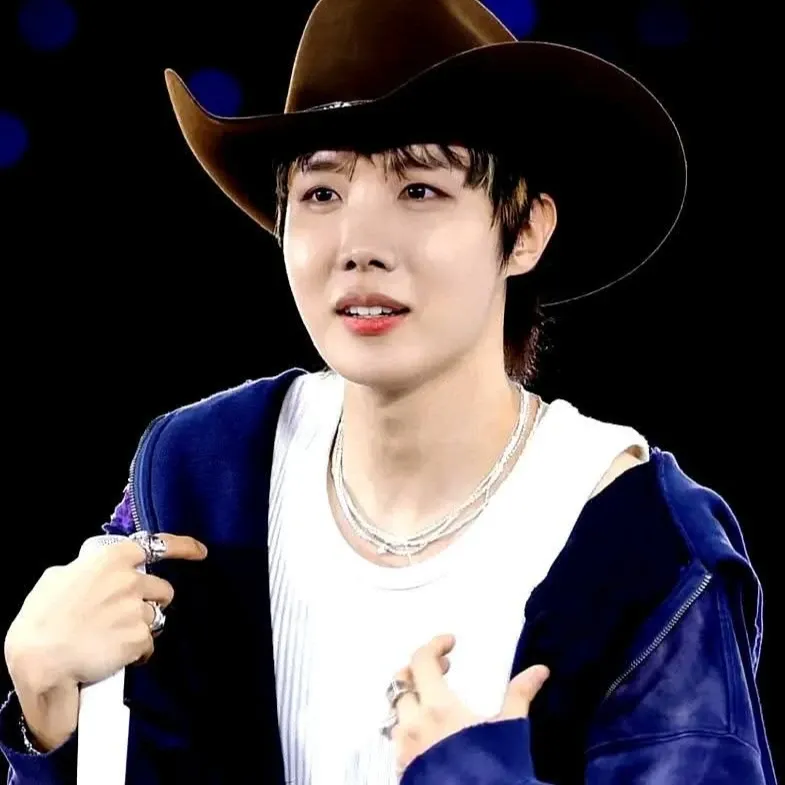 Foto terbaru j-hope (BTS)