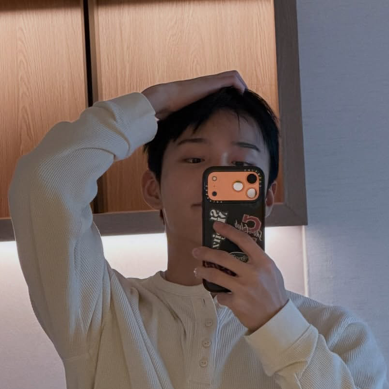 Recent activity shot of Seunghun (B.D.U)