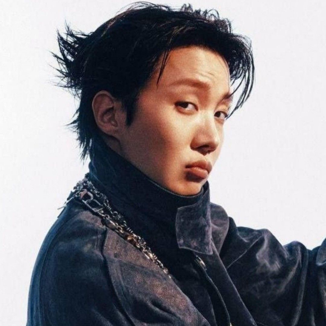 Momen yang diabadikan oleh penggemar j-hope (BTS)