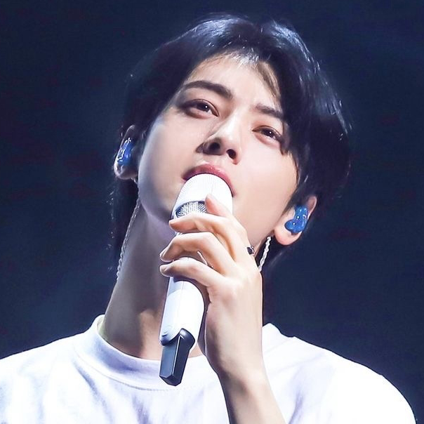 Latest photo of Eunwoo (ASTRO)