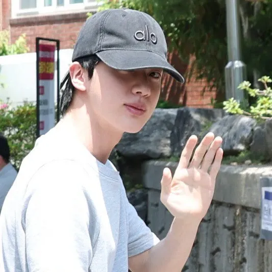 Behind-the-scenes cut of Jin (BTS)