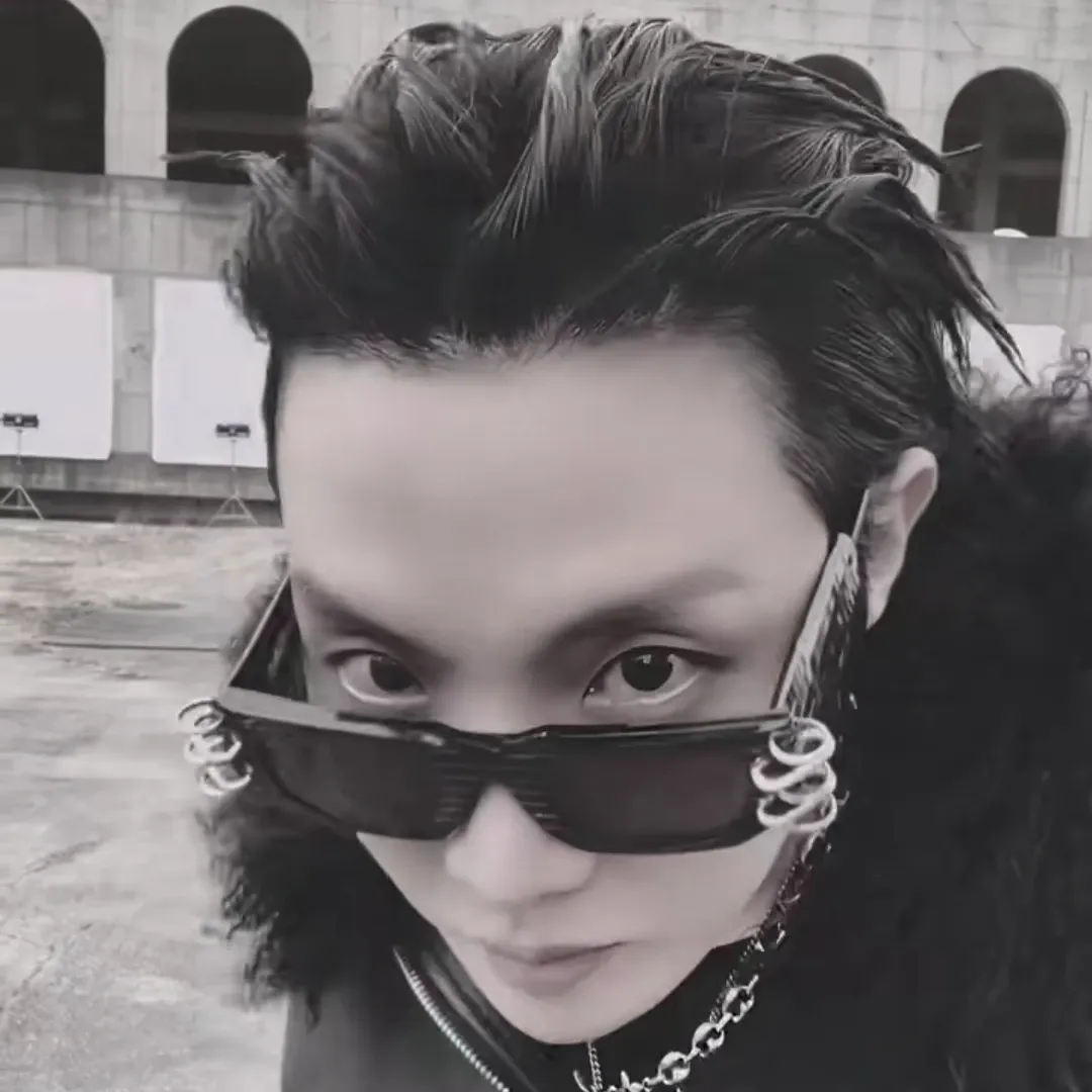 Foto terbaru j-hope (BTS)