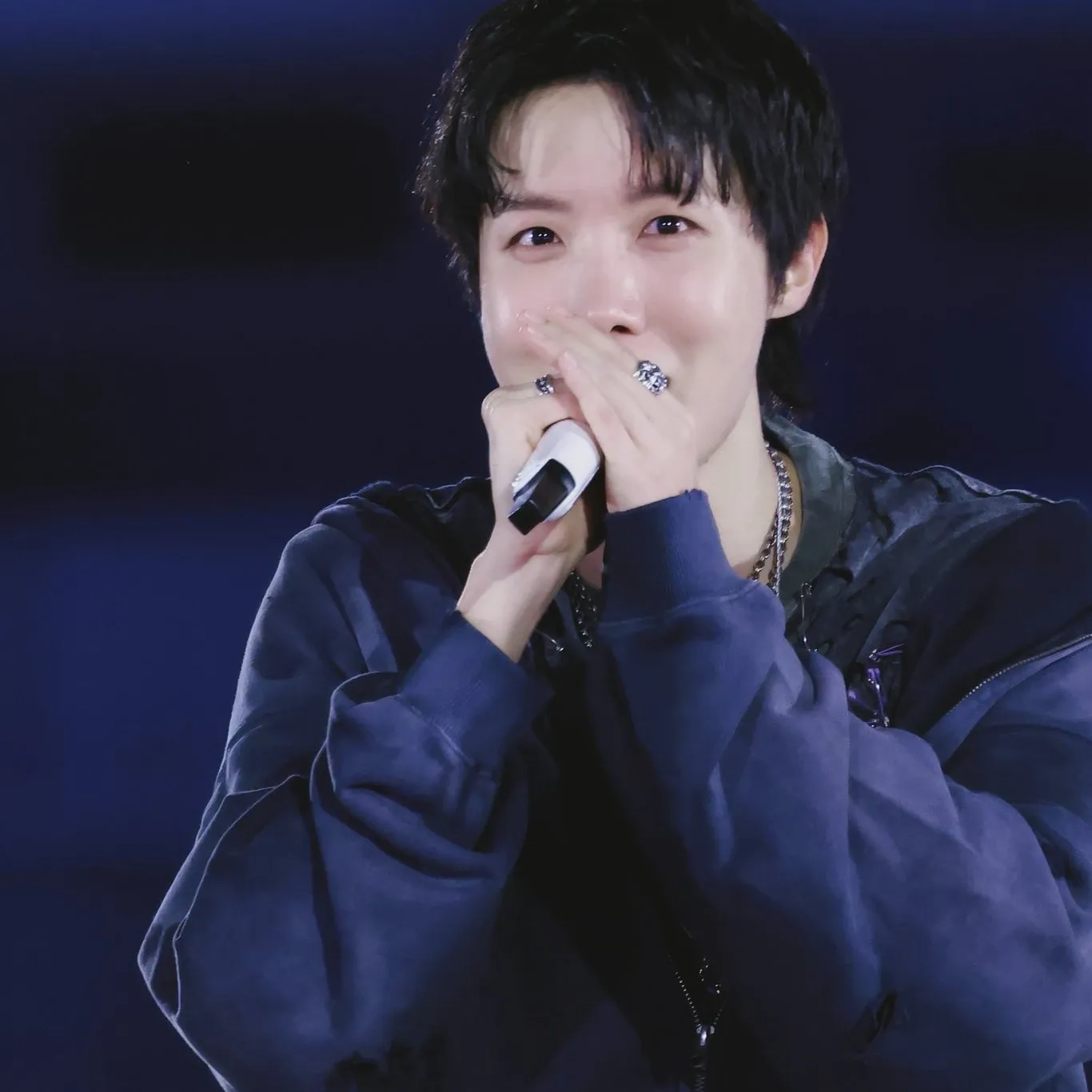 Foto terbaru j-hope (BTS)